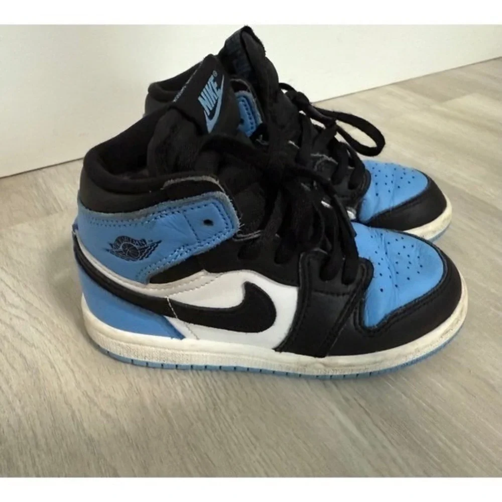 Kids Jordan 1 High OG University Blue Black White Sneakers SZ 9C